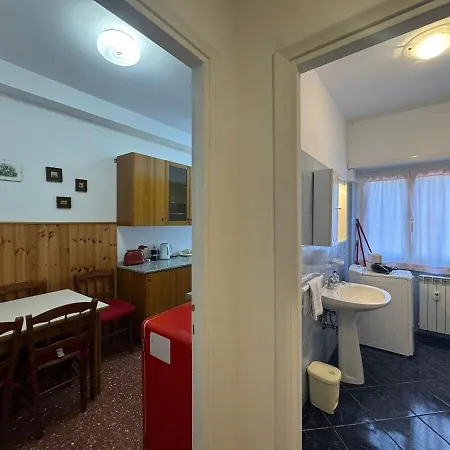 Apartment In Retro Style Rome